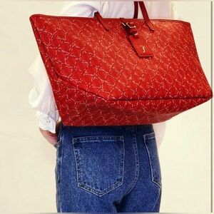 FOND RED TOTE